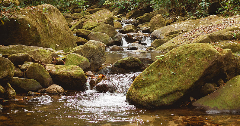 Pontos turísticos em Camburi: cachoeira de Camburi